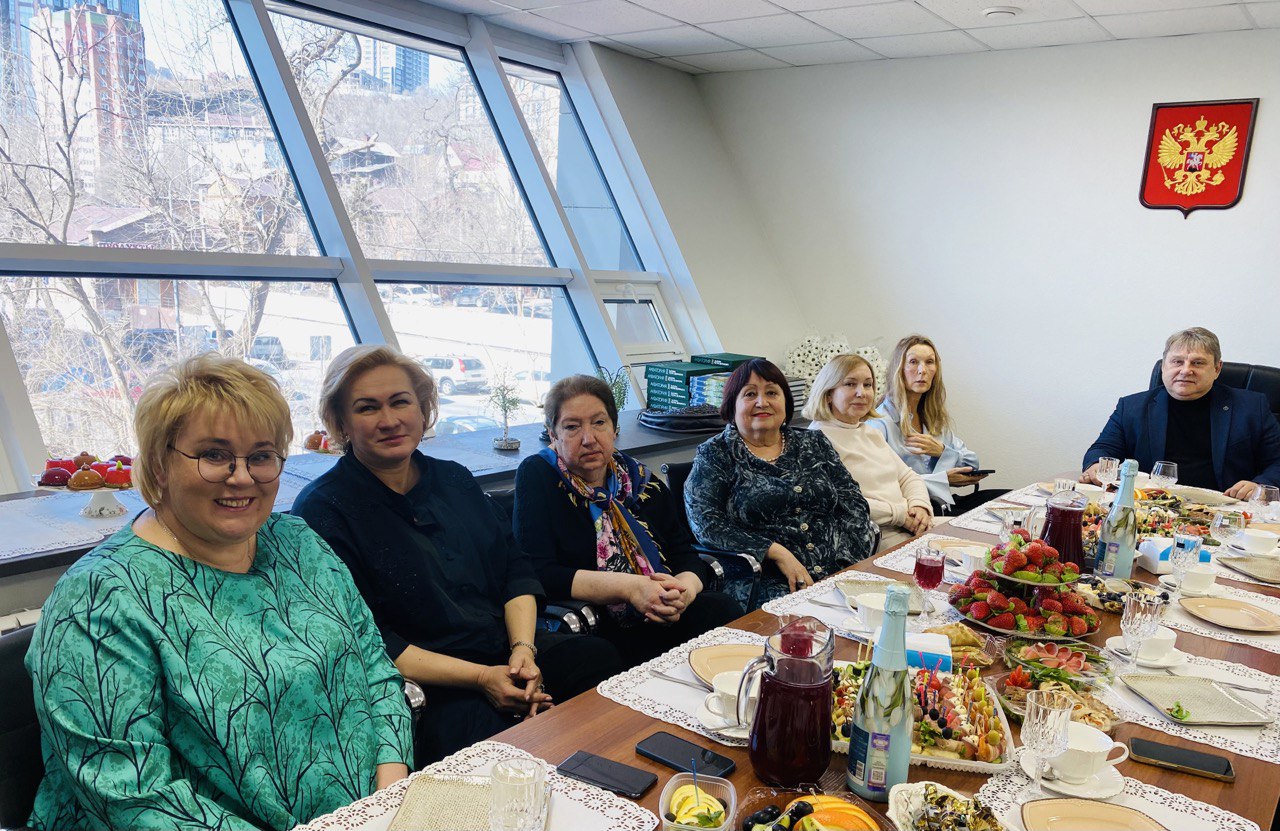 В АППК состоялась праздничная встреча с женщинами-ветеранами приморской адвокатуры